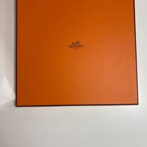 NEW with box, ribbon etc HERMES SCARF - Picture 4 of 10